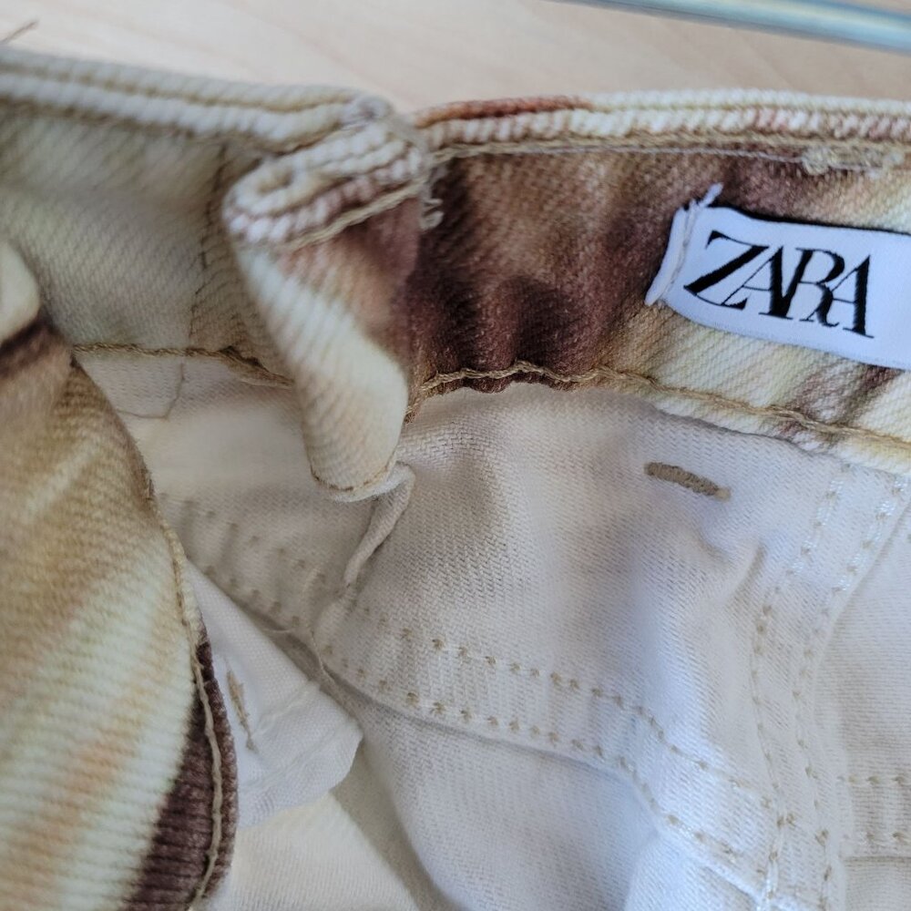 Zara Mid-Rise Abstract Swirl Print Straight-Leg Jeans. Size 2 - Picture 8 of 9